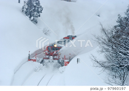 米坂線　羽前松岡ー伊佐領　JR東日本　DD14-317＋DE10-1680（長岡）　特雪 97960197