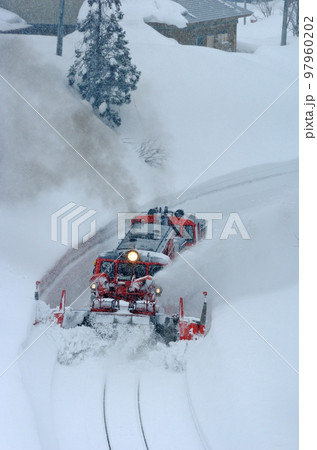 米坂線　羽前松岡ー伊佐領　JR東日本　DD14-317＋DE10-1680（長岡）　特雪 97960202