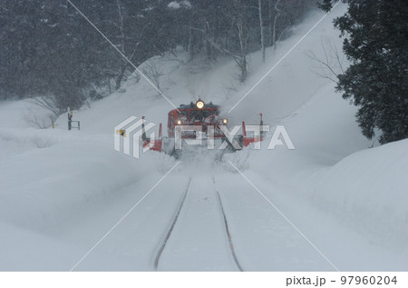 米坂線　羽前松岡ー伊佐領　JR東日本　DD14-317＋DE10-1680（長岡）　特雪 97960204