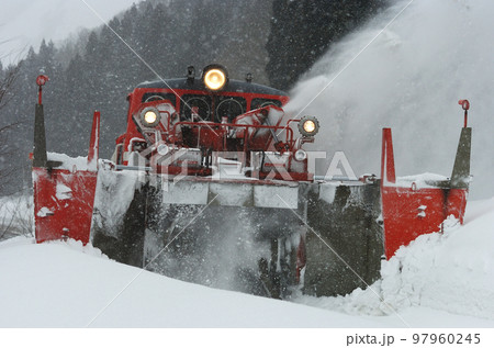 米坂線　羽前松岡ー伊佐領　JR東日本　DD14-317＋DE10-1680（長岡）　特雪 97960245