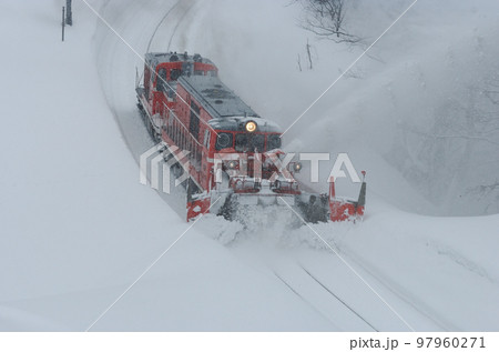 米坂線　羽前松岡ー伊佐領　JR東日本　DD14-317＋DE10-1680（長岡）　特雪 97960271