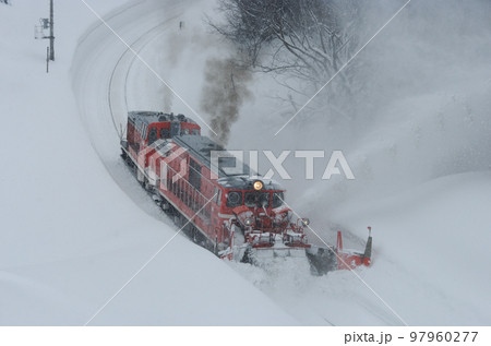 米坂線　羽前松岡ー伊佐領　JR東日本　DD14-317＋DE10-1680（長岡）　特雪 97960277