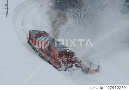 米坂線　羽前松岡ー伊佐領　JR東日本　DD14-317＋DE10-1680（長岡）　特雪 97960279