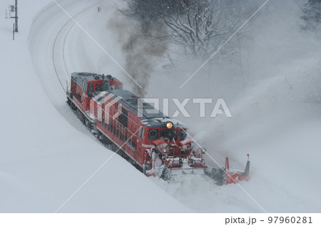 米坂線　羽前松岡ー伊佐領　JR東日本　DD14-317＋DE10-1680（長岡）　特雪 97960281