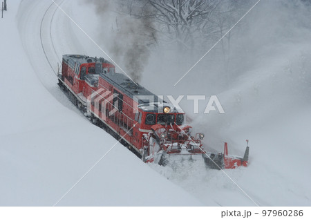 米坂線　羽前松岡ー伊佐領　JR東日本　DD14-317＋DE10-1680（長岡）　特雪 97960286
