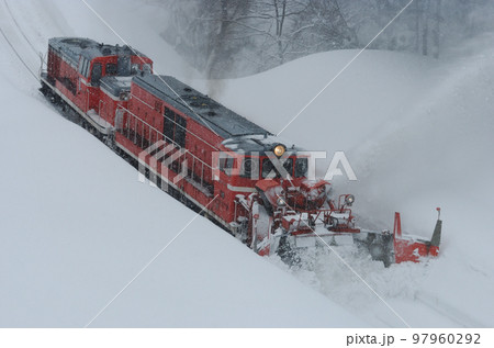 米坂線　羽前松岡ー伊佐領　JR東日本　DD14-317＋DE10-1680（長岡）　特雪 97960292