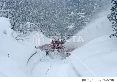 米坂線　羽前松岡ー伊佐領　JR東日本　DD14-317＋DE10-1680（長岡）　特雪 97960296