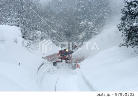 米坂線　羽前松岡ー伊佐領　JR東日本　DD14-317＋DE10-1680（長岡）　特雪 97960302