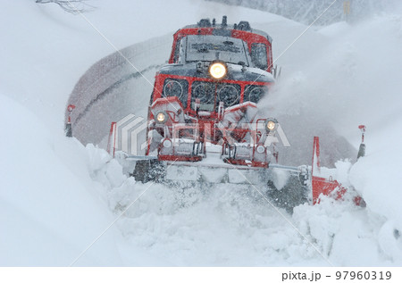 米坂線　羽前松岡ー伊佐領　JR東日本　DD14-317＋DE10-1680（長岡）　特雪 97960319