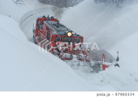米坂線　羽前松岡ー伊佐領　JR東日本　DD14-317＋DE10-1680（長岡）　特雪 97960334