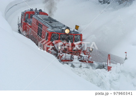 米坂線　羽前松岡ー伊佐領　JR東日本　DD14-317＋DE10-1680（長岡）　特雪 97960341