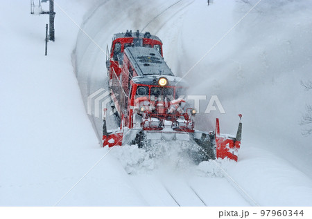 米坂線　羽前松岡ー伊佐領　JR東日本　DD14-317＋DE10-1680（長岡）　特雪 97960344