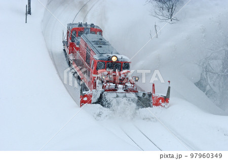 米坂線　羽前松岡ー伊佐領　JR東日本　DD14-317＋DE10-1680（長岡）　特雪 97960349