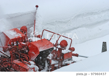 米坂線　羽前松岡ー伊佐領　JR東日本　DD14-317＋DE10-1680（長岡）　特雪 97960437