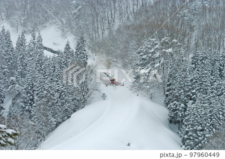 米坂線　羽前松岡ー伊佐領　JR東日本　DD14-317＋DE10-1680（長岡）　特雪 97960449