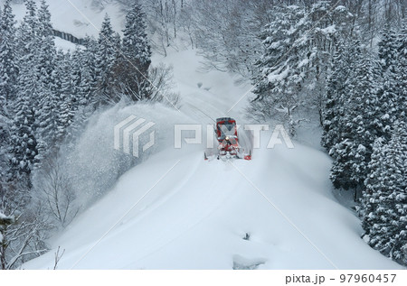 米坂線　羽前松岡ー伊佐領　JR東日本　DD14-317＋DE10-1680（長岡）　特雪 97960457