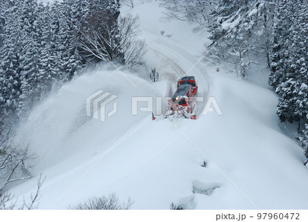 米坂線　羽前松岡ー伊佐領　JR東日本　DD14-317＋DE10-1680（長岡）　特雪 97960472