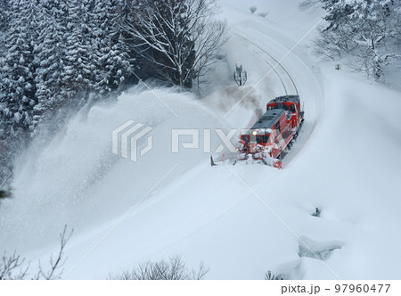 米坂線　羽前松岡ー伊佐領　JR東日本　DD14-317＋DE10-1680（長岡）　特雪 97960477