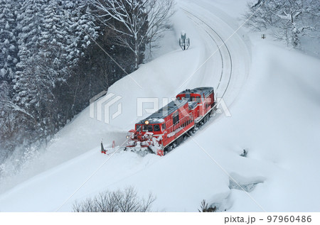 米坂線　羽前松岡ー伊佐領　JR東日本　DD14-317＋DE10-1680（長岡）　特雪 97960486