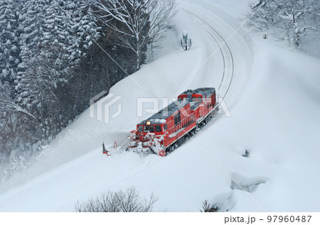 米坂線　羽前松岡ー伊佐領　JR東日本　DD14-317＋DE10-1680（長岡）　特雪 97960487