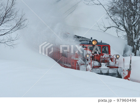 米坂線　羽前松岡ー伊佐領　JR東日本　DD14-317＋DE10-1680（長岡）　特雪 97960496