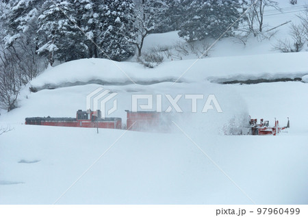 米坂線　羽前松岡ー伊佐領　JR東日本　DD14-317＋DE10-1680（長岡）　特雪 97960499