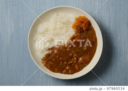 真上から見たカレーライス 97960534