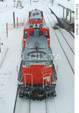 米坂線　小国　JR東日本　DD14-317＋DE10-1680（長岡）　特雪 97960618