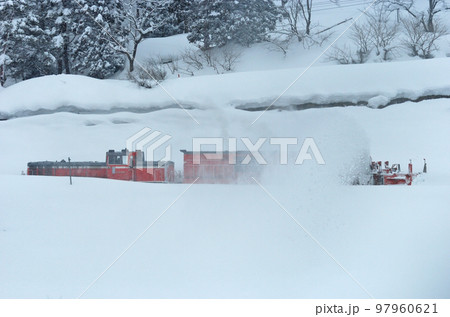 米坂線　羽前松岡ー伊佐領　JR東日本　DD14-317＋DE10-1680（長岡）　特雪 97960621