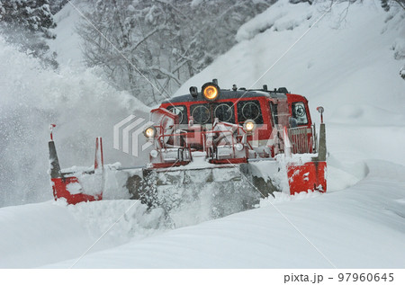 米坂線　羽前松岡ー伊佐領　JR東日本　DD14-317＋DE10-1680（長岡）　特雪 97960645