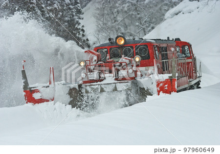 米坂線　羽前松岡ー伊佐領　JR東日本　DD14-317＋DE10-1680（長岡）　特雪 97960649