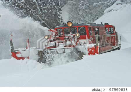 米坂線　羽前松岡ー伊佐領　JR東日本　DD14-317＋DE10-1680（長岡）　特雪 97960653