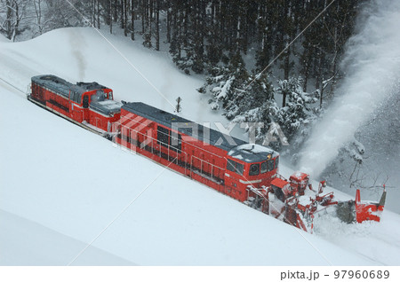 米坂線　羽前松岡ー伊佐領　JR東日本　DD14-317＋DE10-1680（長岡）　特雪 97960689