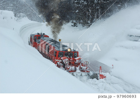 米坂線　羽前松岡ー伊佐領　JR東日本　DD14-317＋DE10-1680（長岡）　特雪 97960693