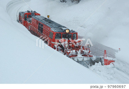 米坂線　羽前松岡ー伊佐領　JR東日本　DD14-317＋DE10-1680（長岡）　特雪 97960697