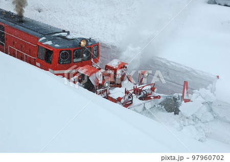 米坂線　羽前松岡ー伊佐領　JR東日本　DD14-317＋DE10-1680（長岡）　特雪 97960702