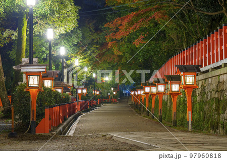 京都 夜の八坂神社 万灯籠 京都 夜の八坂神社 万灯籠 97960818