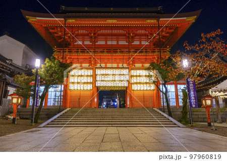 京都 夜の八坂神社 南楼門 京都 夜の八坂神社 南楼門 97960819
