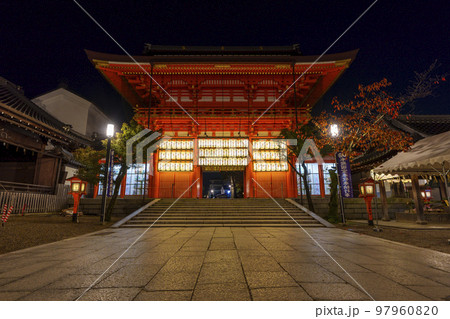 京都 夜の八坂神社 南楼門 京都 夜の八坂神社 南楼門 97960820