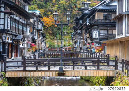 山形県　秋の銀山温泉 97960855