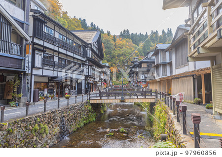 山形県　秋の銀山温泉 97960856