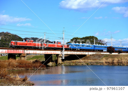 山陽線を走るDD51重連ハンドル訓練列車 97961107