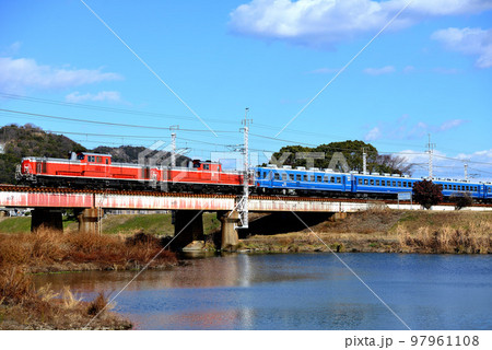 山陽線を走るDD51重連ハンドル訓練列車 97961108