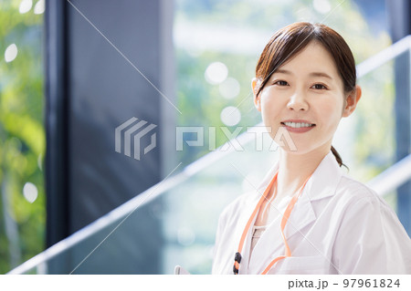 女医　ポートレート　プロフィール 97961824