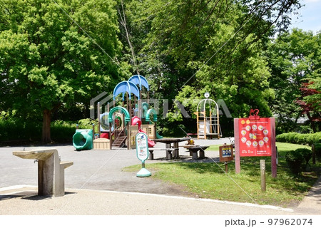 神奈川県立相模原公園 遊具広場と新緑 神奈川県立相模原公園 遊具広場と新緑 97962074