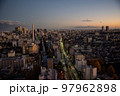 夕暮れ時の眺望 97962898