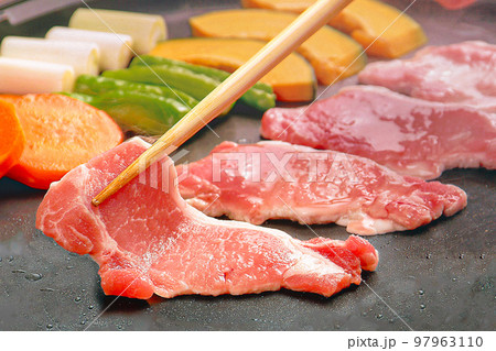 ホットプレートで焼肉イメージ ホットプレートで焼肉イメージ 97963110