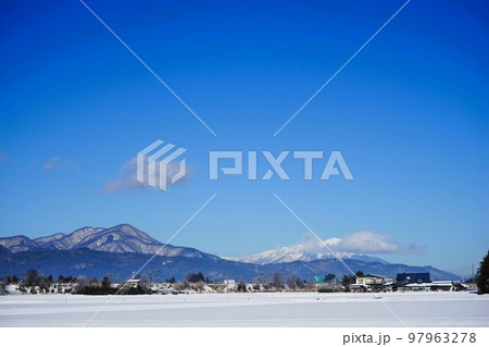 冬の寒い朝 岩手山 97963278