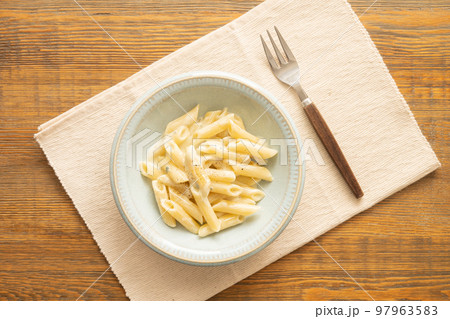 手作りのゴルゴンゾーラソースペンネ 手作りのゴルゴンゾーラソースペンネ 97963583