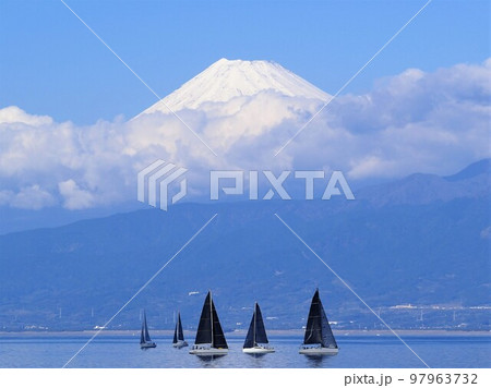 静岡県　富士とヨットレース　11月 97963732